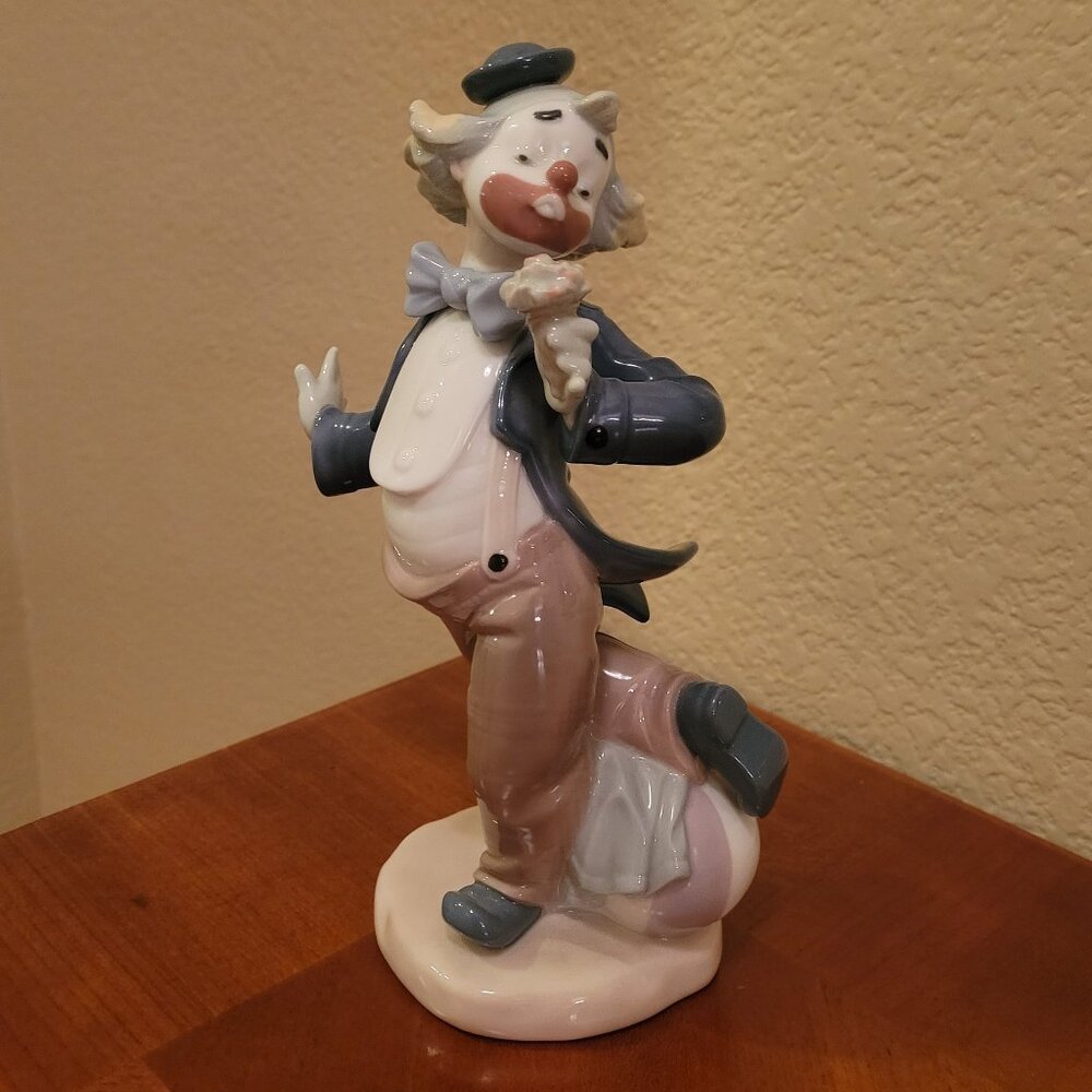 Lladro Figurine - Flowers For My Lady
